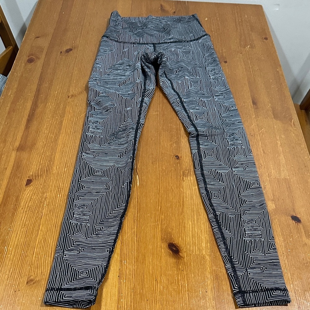 lululemon athletica Black and White Patterned Leggings - Picture 8 of 11